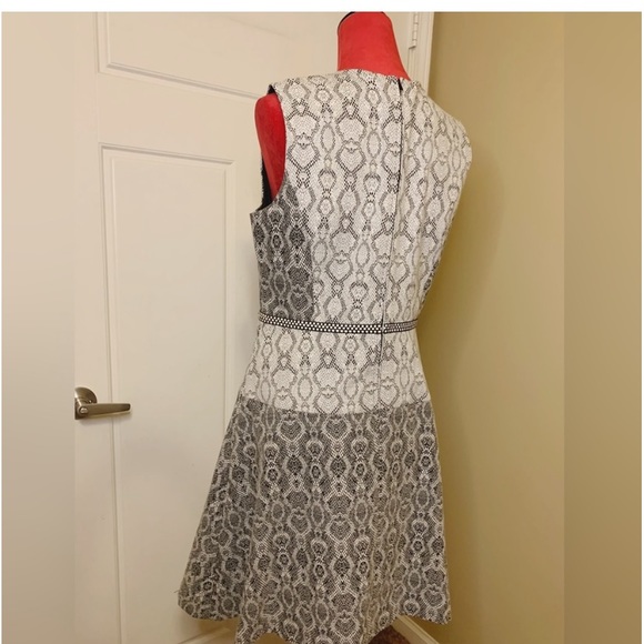 BELLE BADGLEY MISCHKA PRINTED SLEEVELESS DRESS - Picture 10 of 14